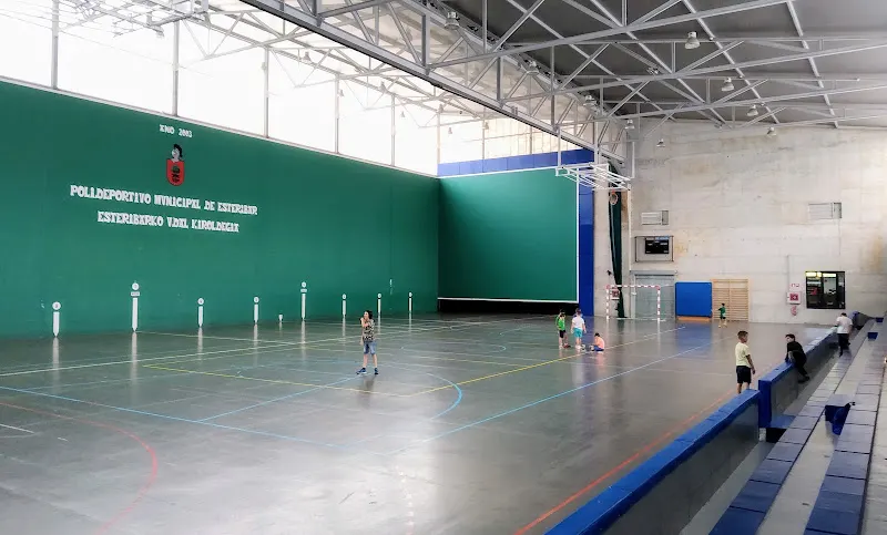 Polideportivo Municipal - Polideportivo en Esteribar