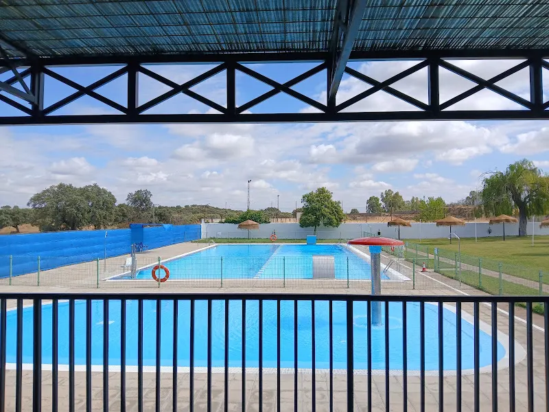 Piscina Municipal - Piscina pública en Aliseda - foto 2