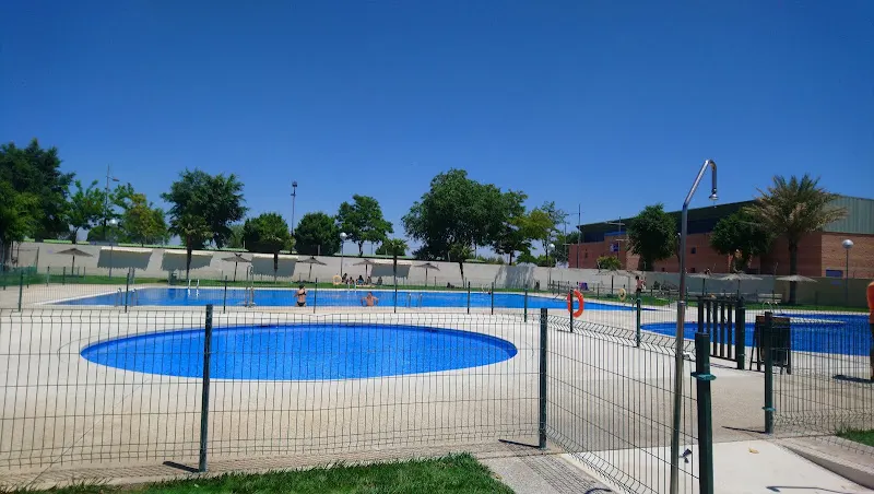 Piscina Pública Municipal de Villaluenga de La Sagra. - Piscina pública en Villaluenga de la Sagra - foto 2