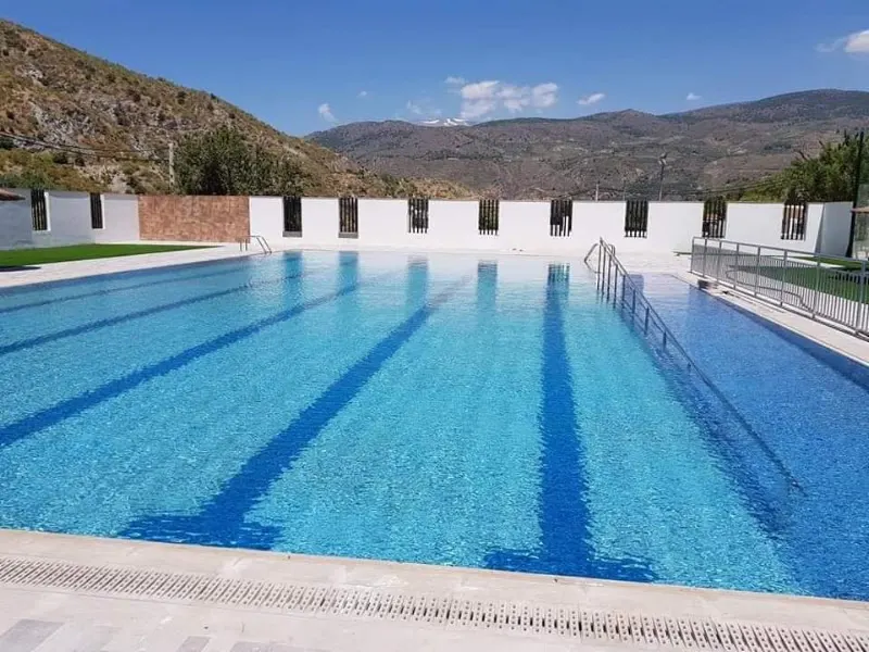 Piscina Municipal de Torvizcon en Torvizcon - foto 2