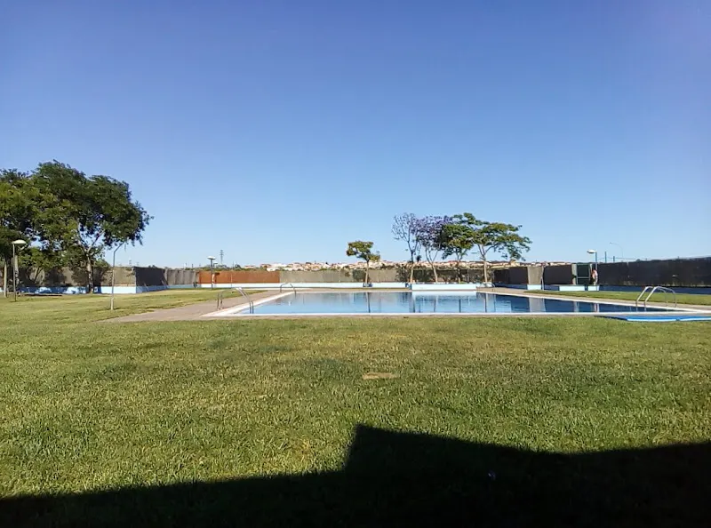 Piscinas Municipales Puigdelfí - Piscina en Perafort - foto 2