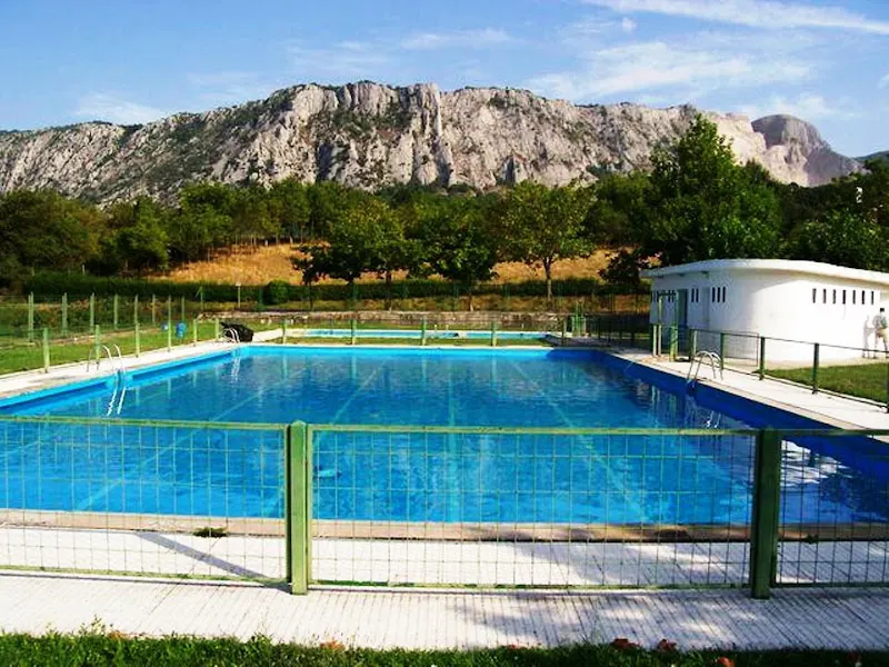 Ziordiako Udal Igerilekua - Piscina Pública Municipal de Ziordia.