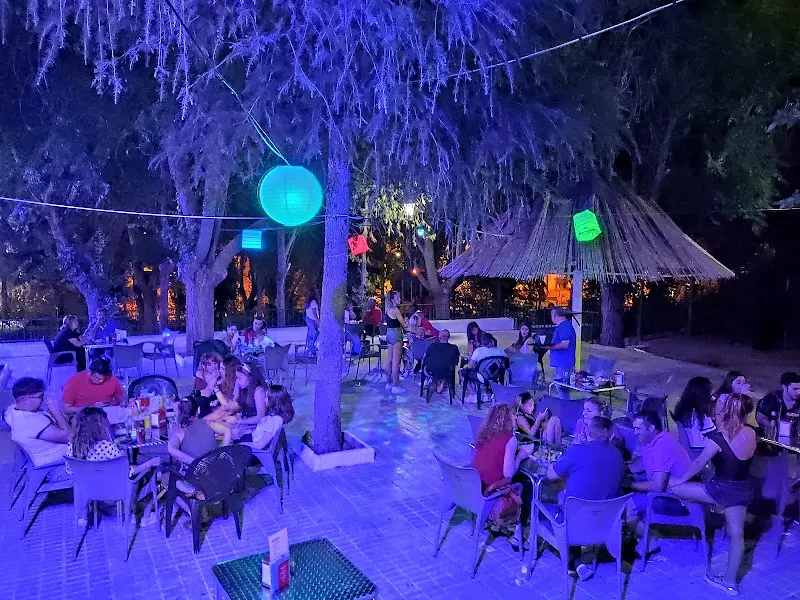 Piscina municipal - Bar de tapas en Carrizosa - foto 2