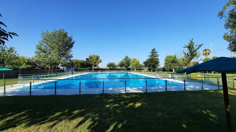 Piscina Municipal De Almaraz - Piscina en Almaraz - foto 2