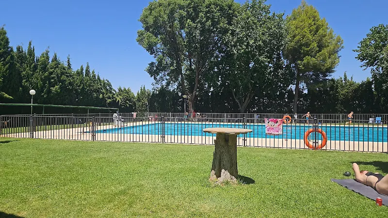 Piscina Pública Municipal de San Carlos del Valle. - San Carlos del Valle