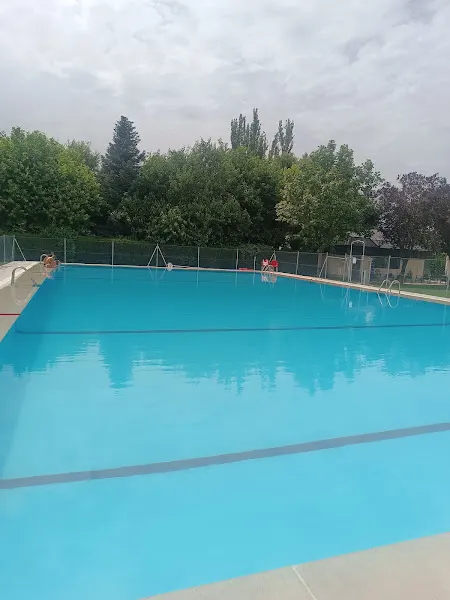 Piscina Pública Municipal de Navalmanzano. - Piscina pública en Navalmanzano - foto 2