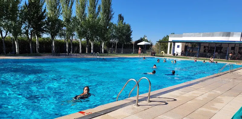 Piscina Pública Municipal de Alhambra. - Alhambra