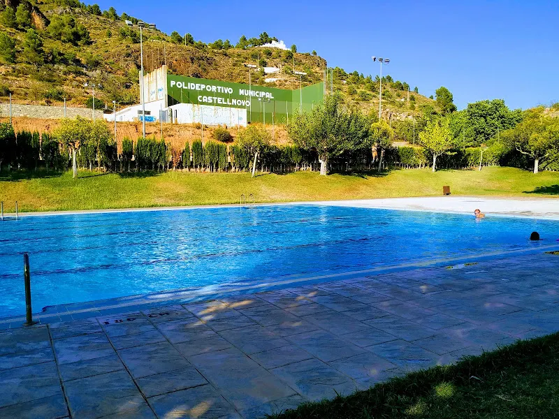 Piscina Pública Municipal de Castellnovo. - Piscina pública en Castellnovo - foto 2
