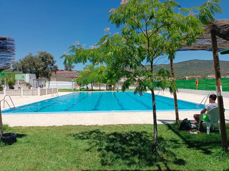 Piscina Municipal - Polideportivo en Arroyomolinos de Leon - foto 2