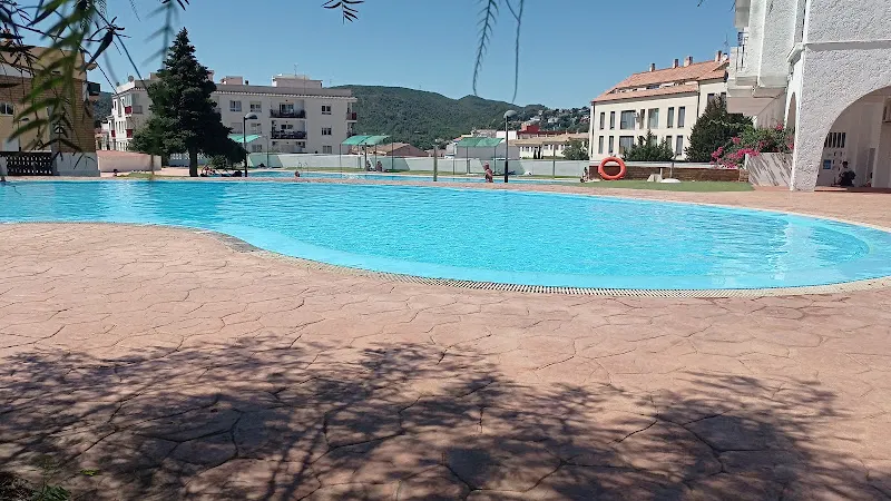 PISCINA PUBLICA - Piscina exterior en Petres - foto 2