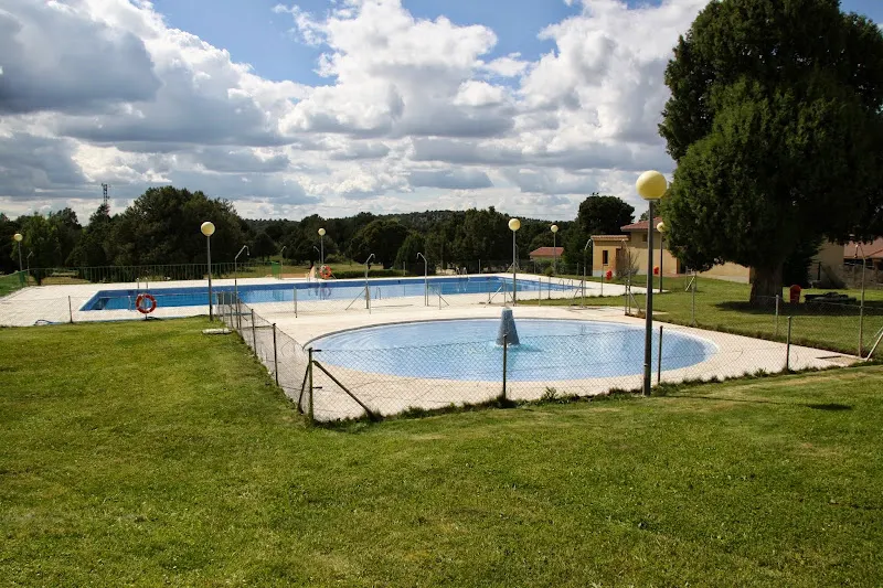 Parque Recreativo el Bardal - Piscina pública en Pradena - foto 4
