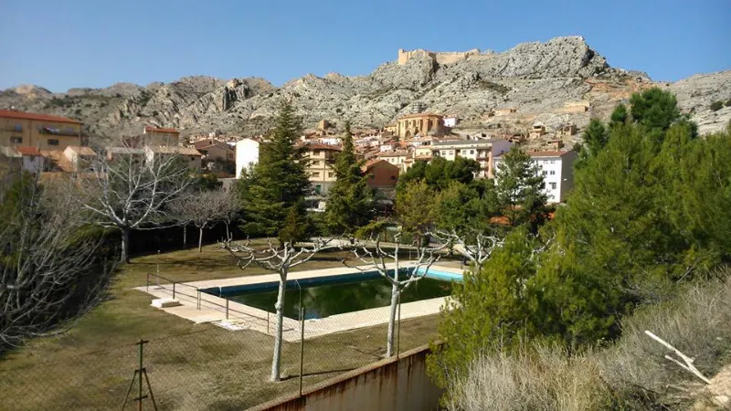 Piscina Pública Municipal de Castellote. - Piscina pública en Castellote - foto 2