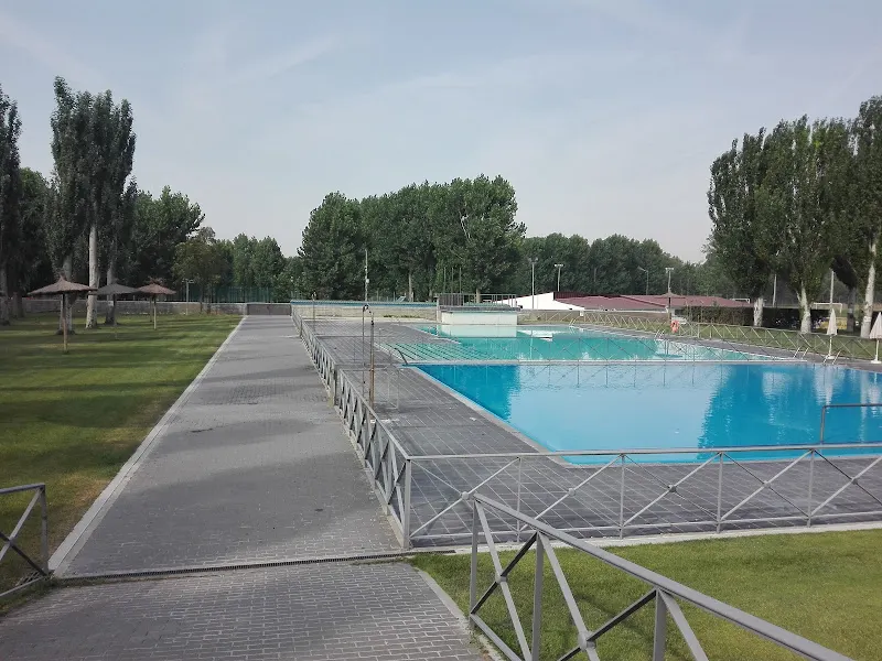 Piscina Ernes - Jardín en Cubillas de Santa Marta - foto 4