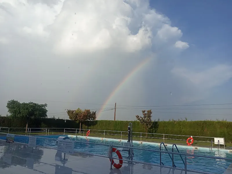 Piscina Pública Municipal de Torrevelilla. - Torrevelilla