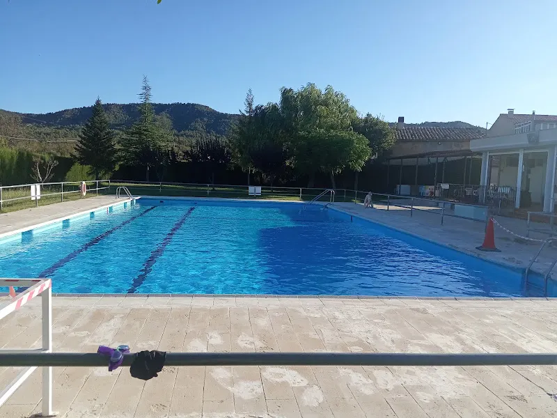 Piscina Pública Municipal de Torrevelilla. - Piscina pública en Torrevelilla - foto 2