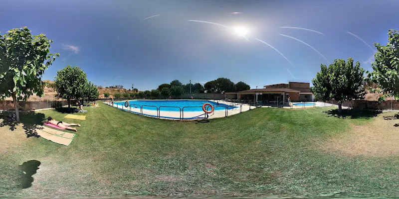 Piscina Pública Municipal de Valdeltormo. - Valdeltormo