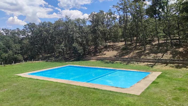 Piscina natural Las Dehesas - Piscina en Navarredonda de la Rinconada - foto 2