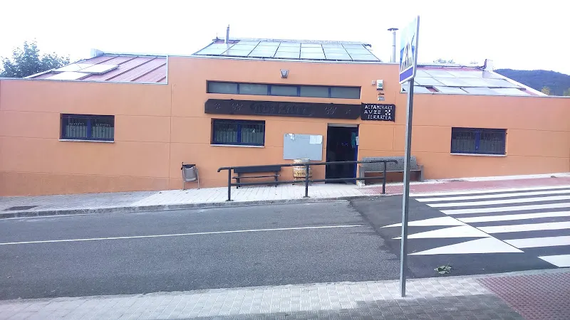 Altzate - Polideportivo en Errenteria - foto 2
