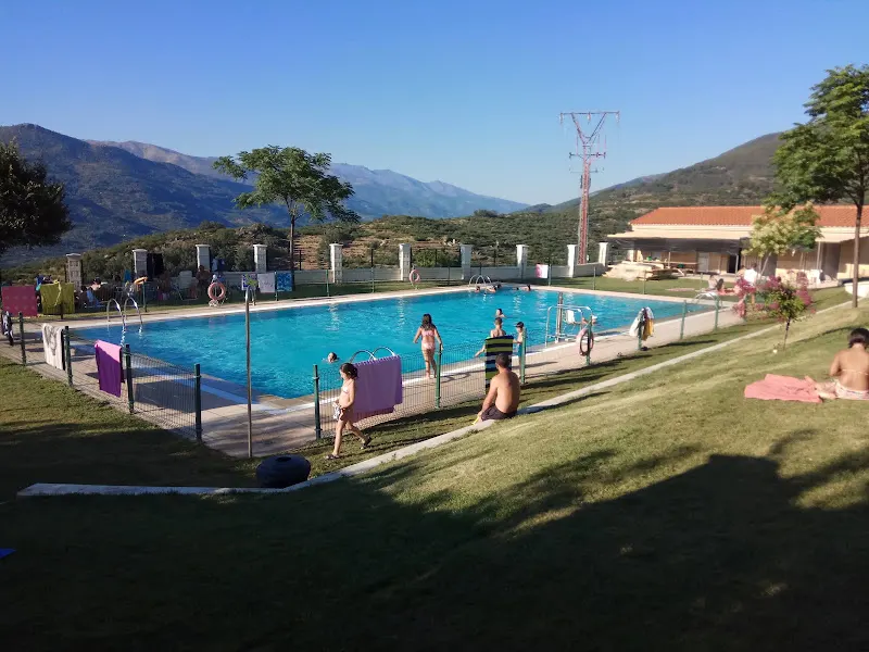 Piscina Pública Municipal de Valdastillas. - Valdastillas