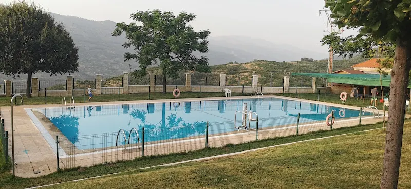 Piscina Pública Municipal de Valdastillas. - Piscina pública en Valdastillas - foto 2