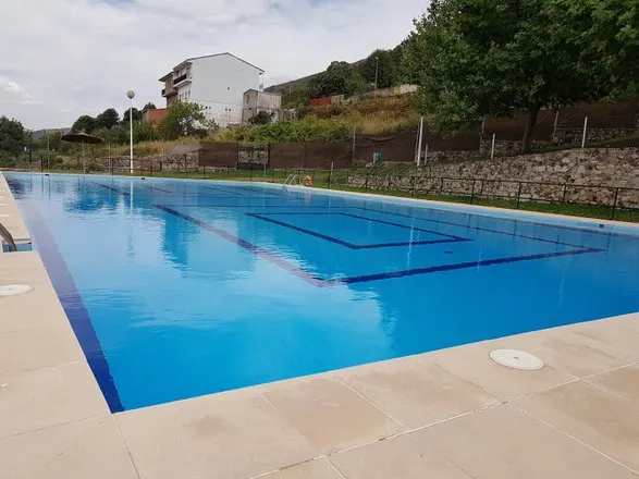 Piscina Municipal de Cabezabellosa - Cabezabellosa