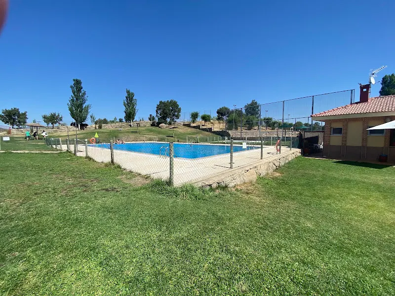 PISCINA MUNICIPAL NAVARREVISCA