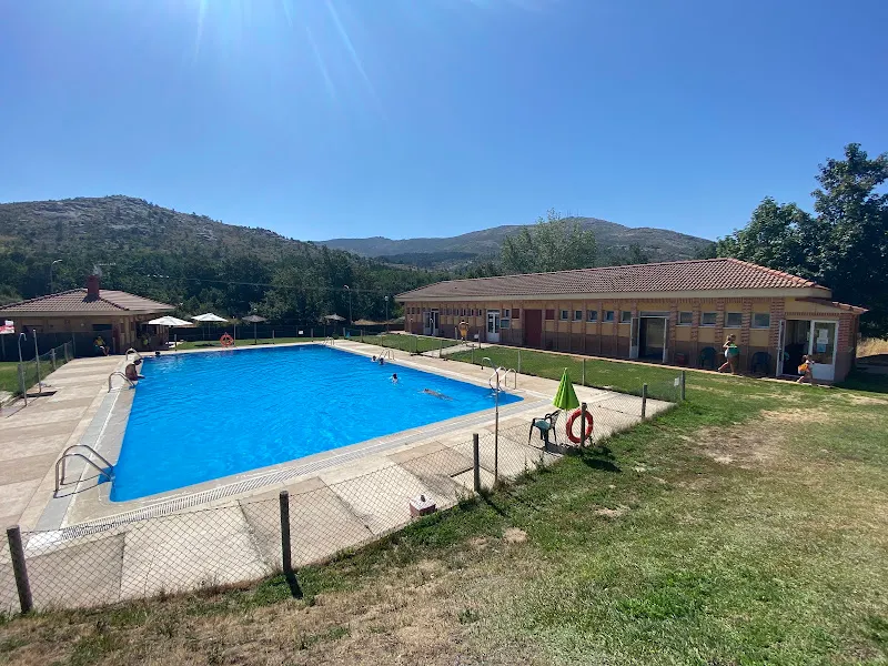 PISCINA MUNICIPAL NAVARREVISCA - Piscina en Navarrevisca - foto 2