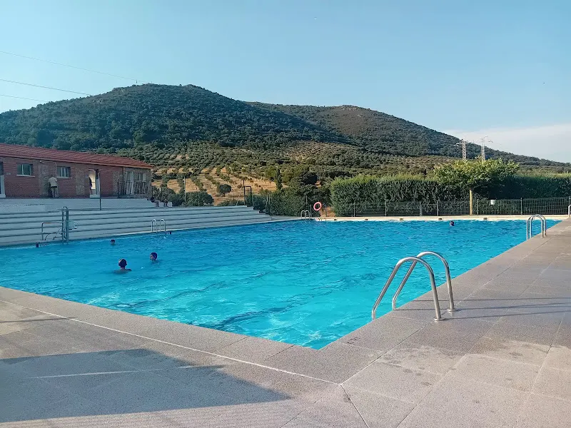 Piscina municipal robledo del mazo - Bar en Robledo del Mazo - foto 2