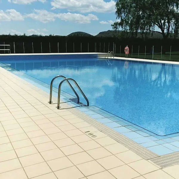 Piscina Pública Municipal de Jaulín. - Piscina pública en Jaulin - foto 2