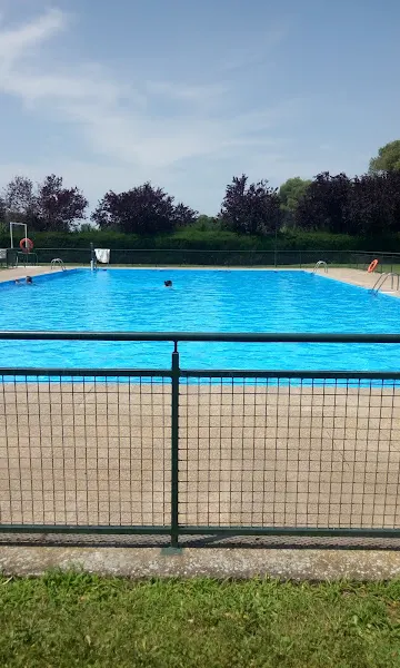 Piscina municipal - Club deportivo en Castiliscar - foto 2