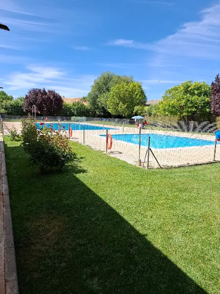 Piscina municipal - Piscina al aire libre en Albalate de las Nogueras - foto 2