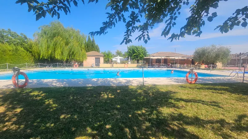 Piscina Pública Municipal de Naval. - Piscina pública en Naval - foto 2