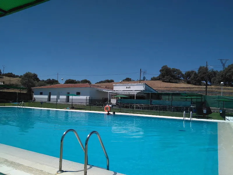 Piscina Pública Municipal de Millanes. - Millanes