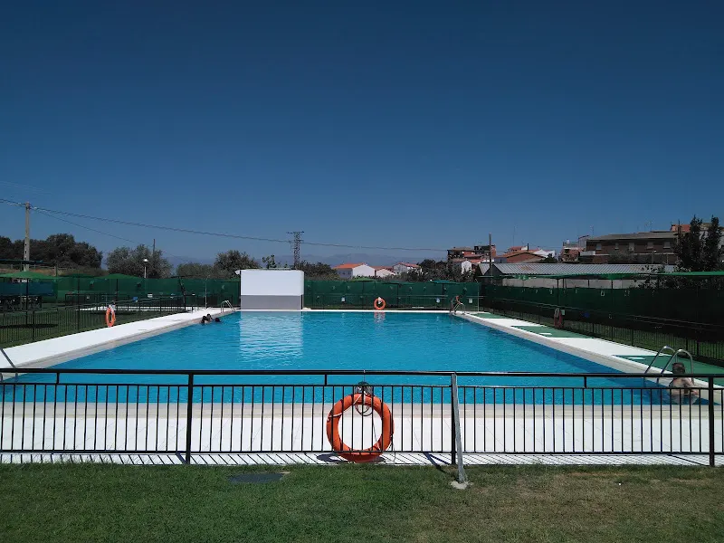 Piscina Pública Municipal de Millanes. - Piscina pública en Millanes - foto 2