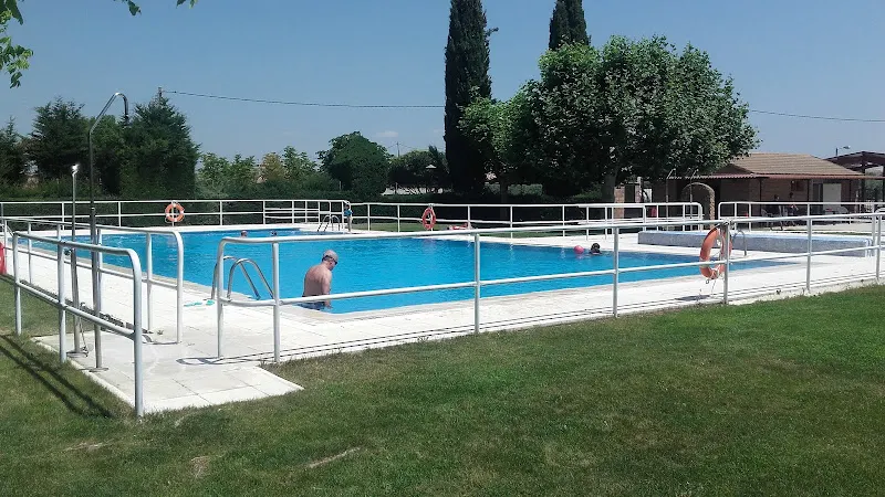 Piscina Pública Municipal de Laluenga. - Piscina pública en Laluenga - foto 2