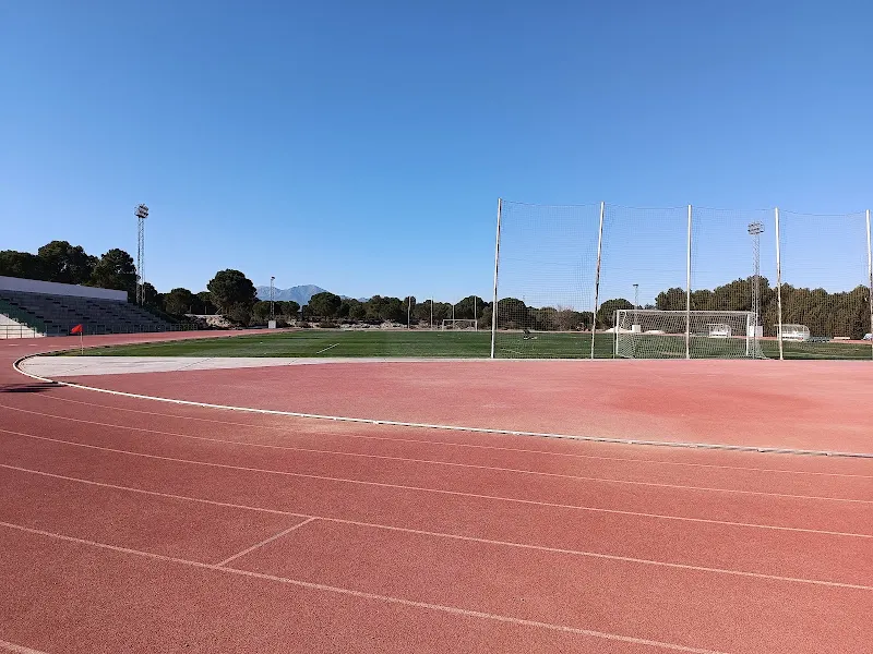 Ciudad Deportiva D. Jose Burgos Quintana - Pista de atletismo en Coín - foto 2