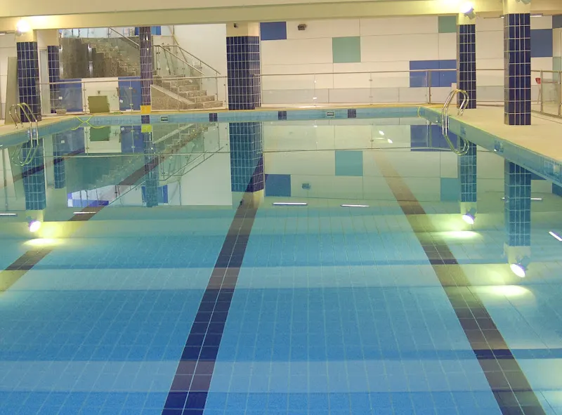 Piscina Climatizada La Salle Maravillas - Piscina cubierta en Madrid - foto 2