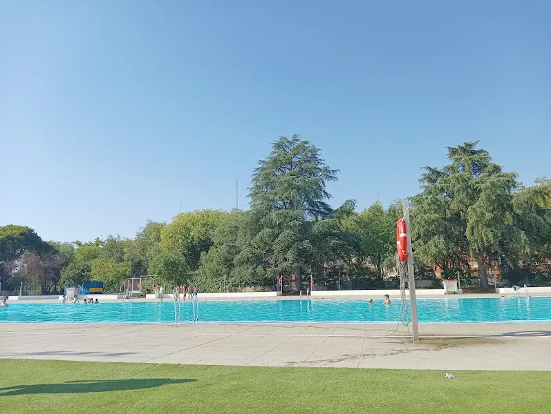Centro Deportivo Municipal Moratalaz - Centro deportivo en Madrid - foto 3