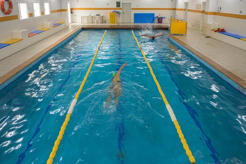 Piscina Bahía Madrid Barajas | Escuela de natación, hidroterapia y pilates - Piscina cubierta en Madrid - foto 2