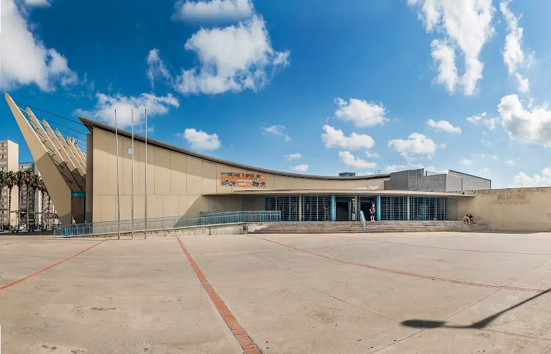 Polideportivo Municipal Bellvitge Sergio Manzano - Polideportivo en Hospitalet de Llobregat (L) - foto 2