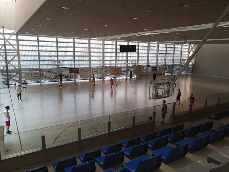 Poliesportiu Municipal del Centre Marcel·lí Maneja - Polideportivo en Hospitalet de Llobregat (L) - foto 2