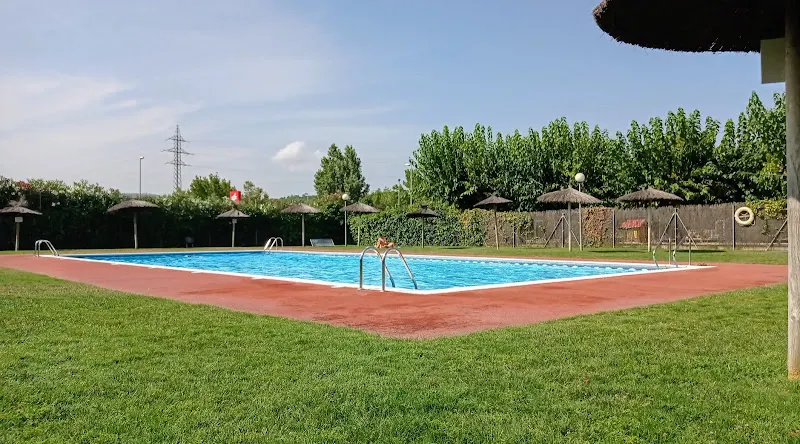Centro Deportivo Comunidad Oreneta y Flor de Maig - Polideportivo en Cerdanyola del Vallès - foto 2